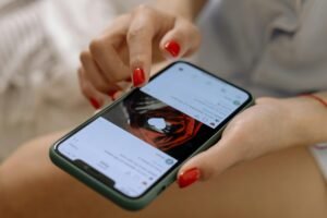 A customer engaging with a mobile-optimized website, highlighting the importance of digital strategy for small businesses 2025